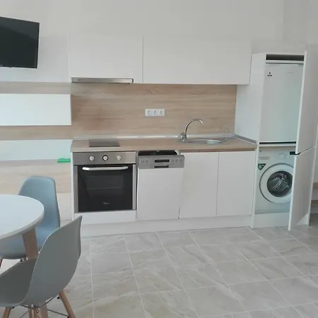 Elegant Apartment *